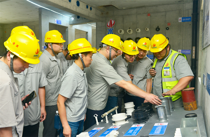 为进一步推进优质客户高效履约，提升交付品质、达成客户满意，2025年6月25日，豪运国际建设集团在上海组织召开2025年越秀地产、华润置业客户履约推进会。